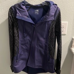 North face wind breaker/light rain jacket